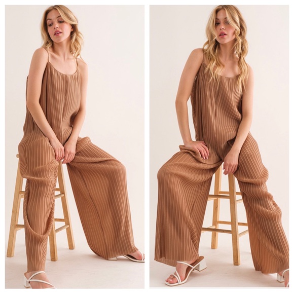 23 Boho wide leg -Solid pleated fabric Jumpsuit - Picture 4 of 4